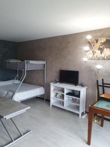 Cosy & Modern Logement Avec Parking Prive Et Proche Metro Paris — hotel in Le Kremlin-Bicetre