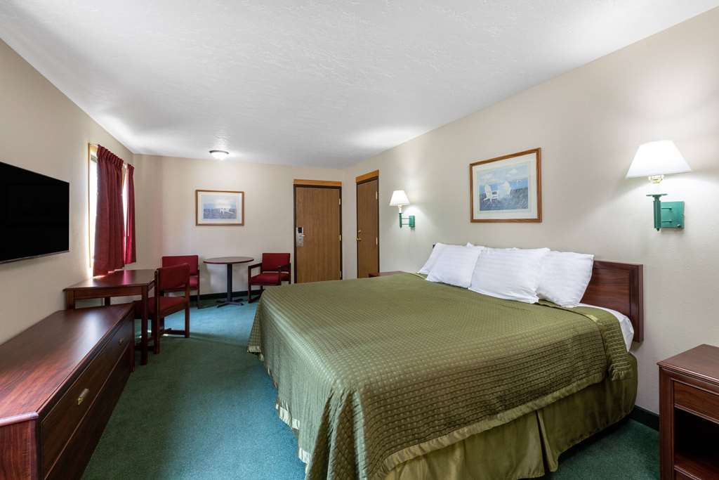 Travelodge by Wyndham Spirit Lake Okoboji - photo 27
