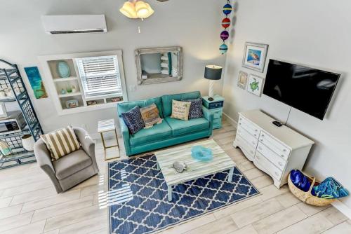 Turtle Loft Charming Oceanfront Loft Multiple Decks Private Beach Access — 4-Star Luxury Hotel in Fernandina Beach, United States