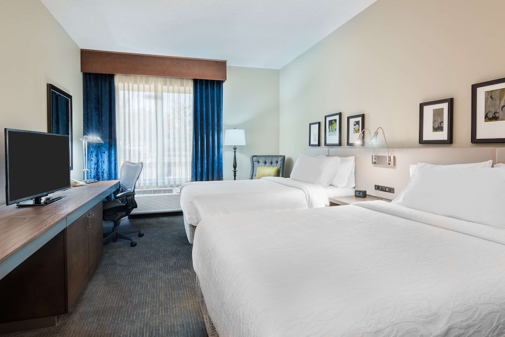 Hilton Garden Inn Westbury - photo 9