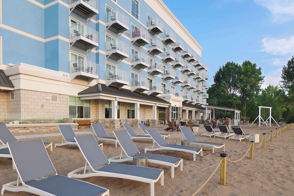 Hampton Inn & Suites Manistee Waterfront - photo 45