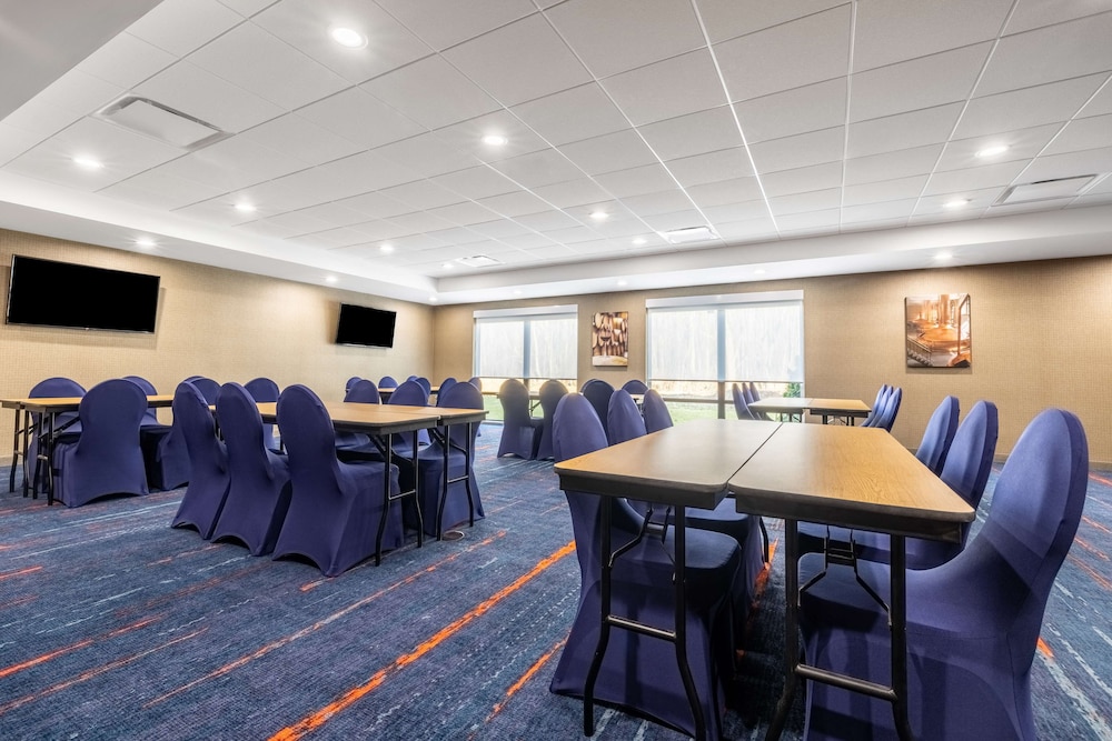 Hampton Inn & Suites Benton Harbor - photo 40