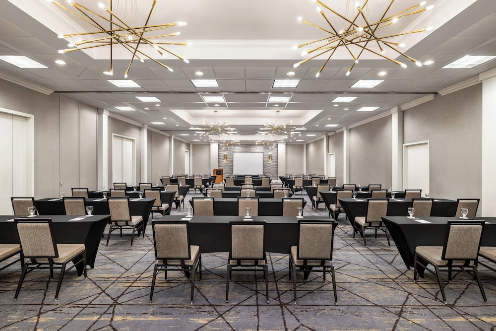 Crowne Plaza Edison by IHG - photo 25