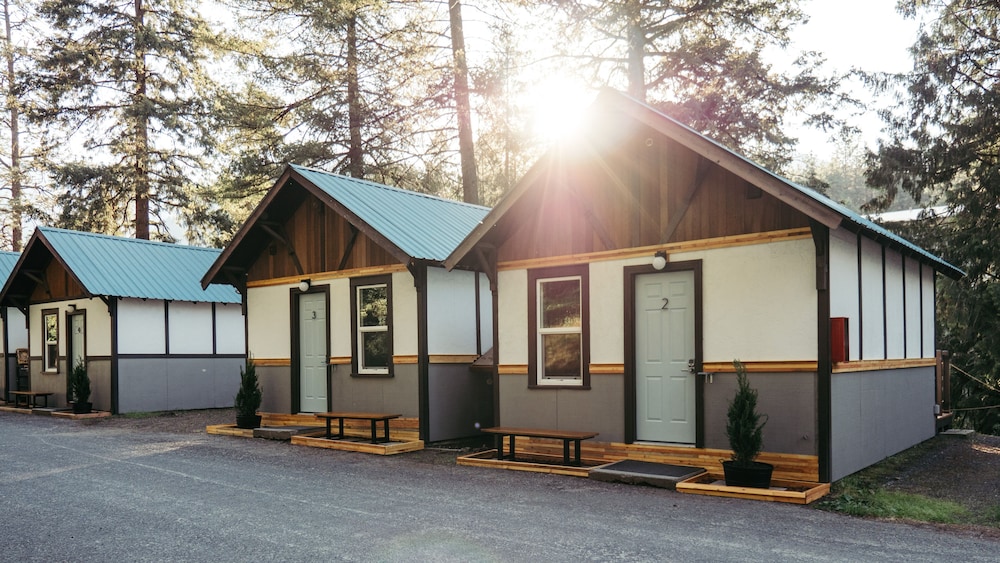 LOGE Leavenworth Riverside - featured photo