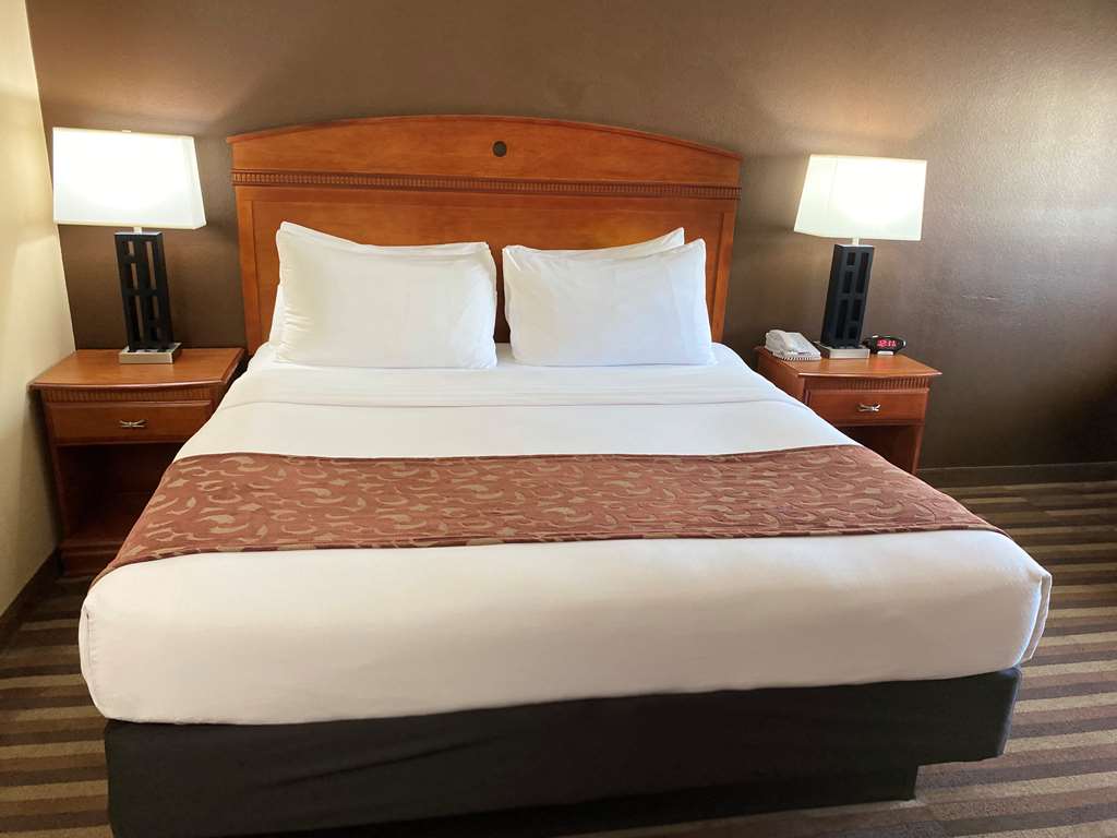 Best Western Manhattan Inn - photo 13