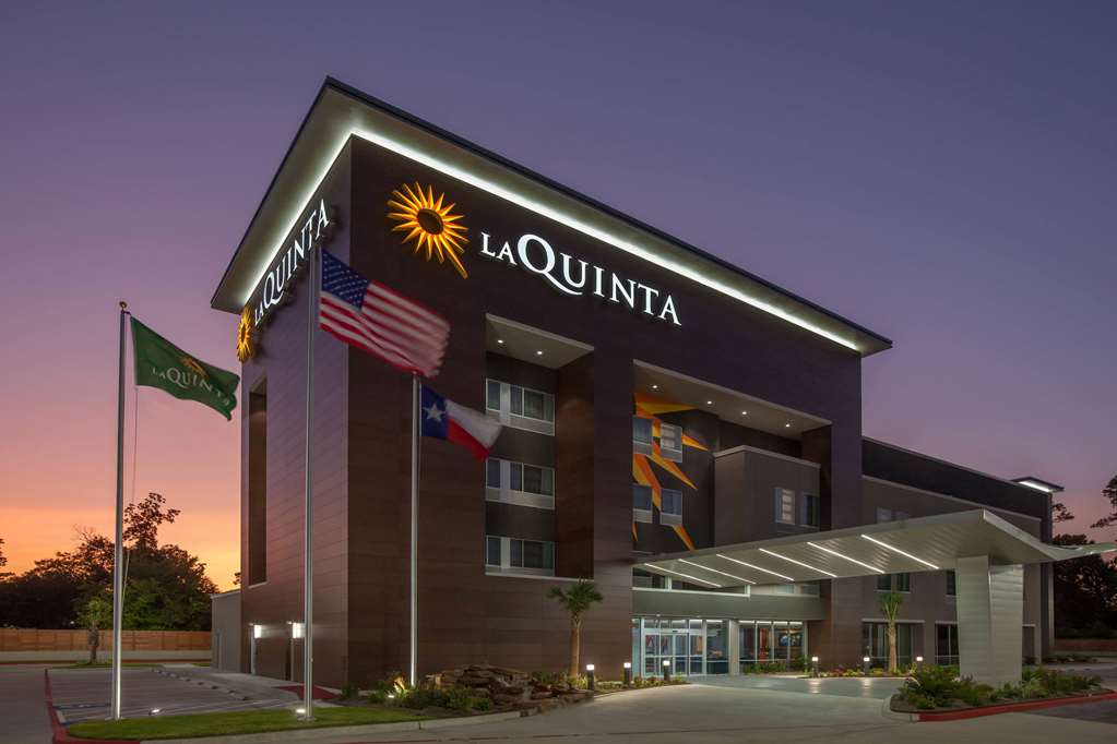La Quinta Inn & Suites by Wyndham Houston East at Sheldon Rd - featured photo