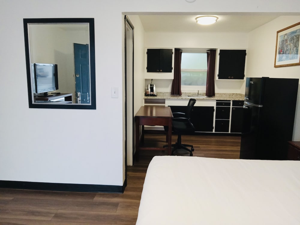 Blue Coast Inn and Suites - photo 22
