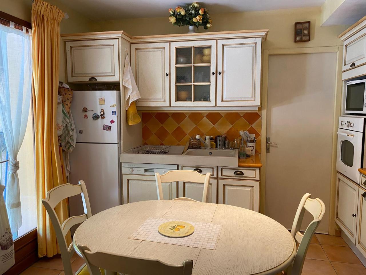 Maison Provencale En Campagne a Eguilles — Eguilles — photo 3
