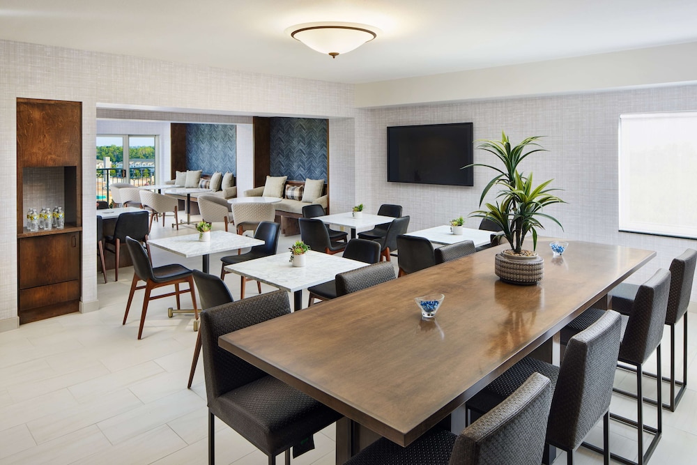 Hilton Charlotte Airport - photo 63