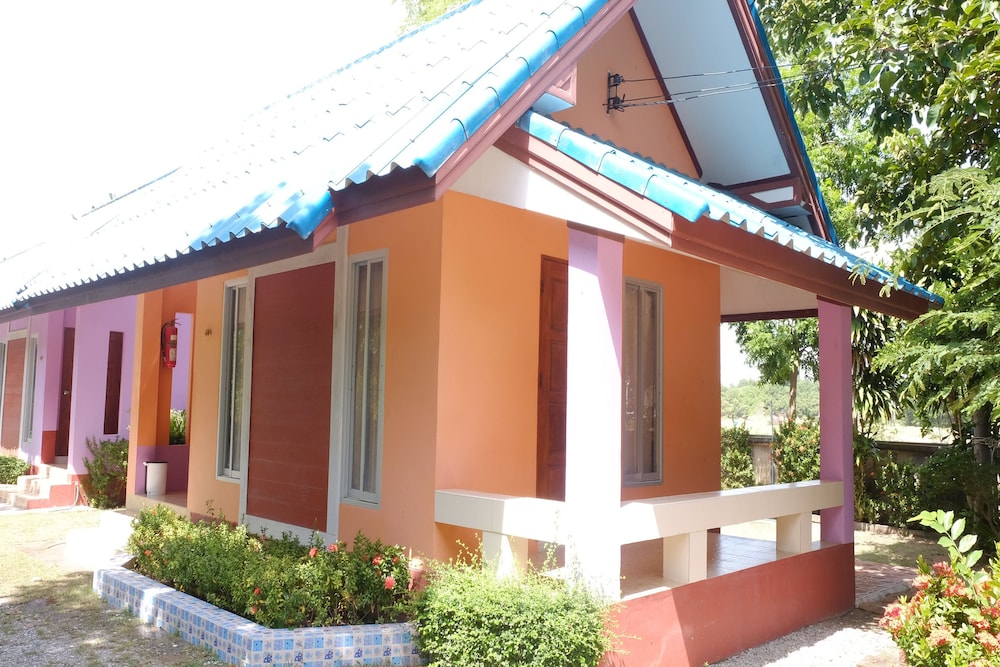 Thongchai Resort - carbon neutral hotel in Rayong