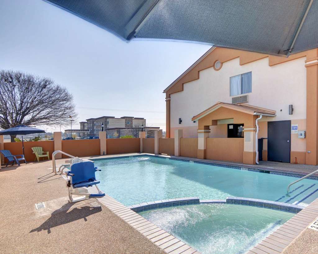 Quality Inn Forest Hill Fort Worth South - photo 23