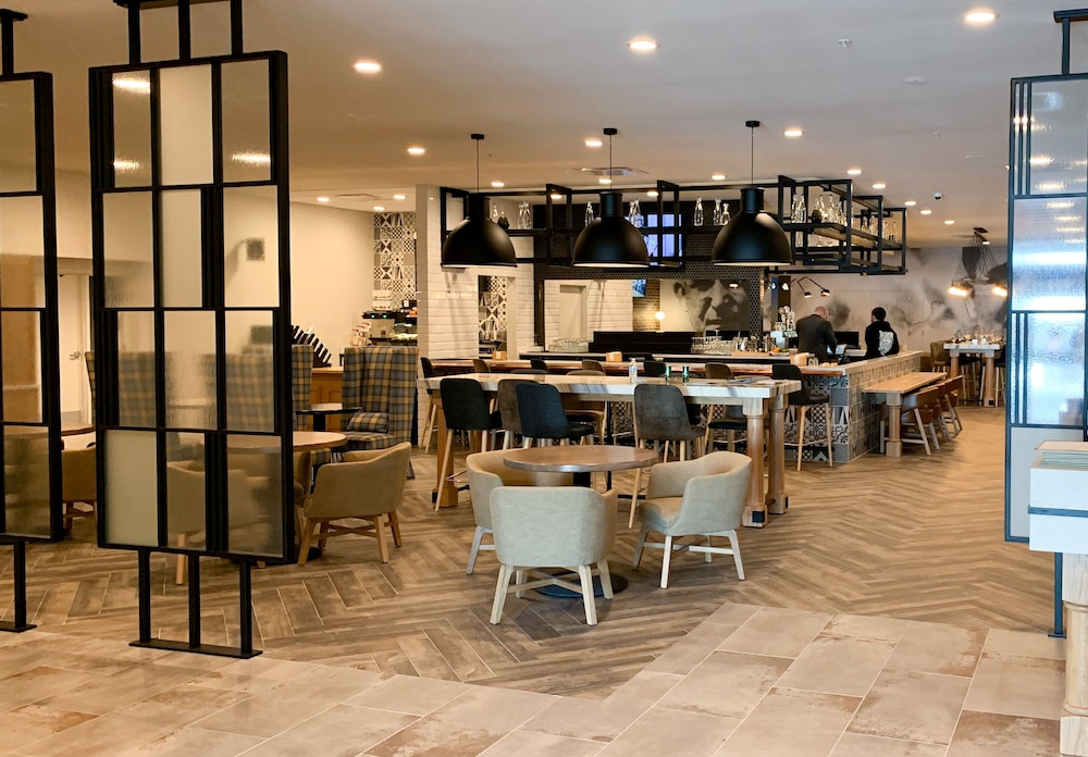 Delta Hotels by Marriott Green Bay - photo 32