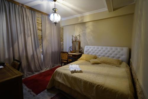 Hotel Daisy S Home
