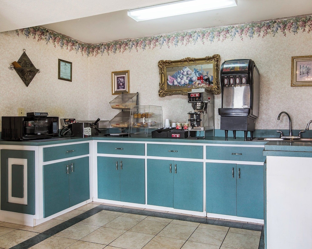 Key West Inn Montgomery South - photo 26