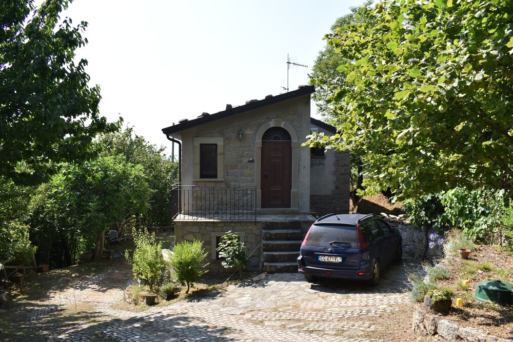 Agriturismo Fontanapietra — 4-Star Luxury Hotel in Tortorici, Italy