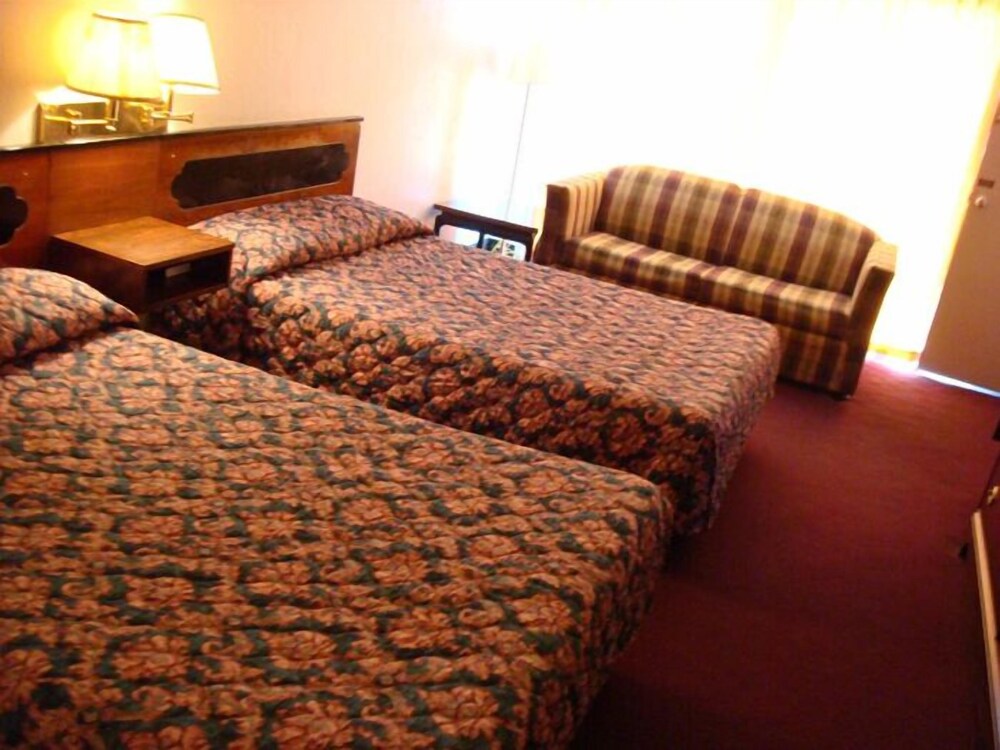 Gray Plaza Motel - photo 8