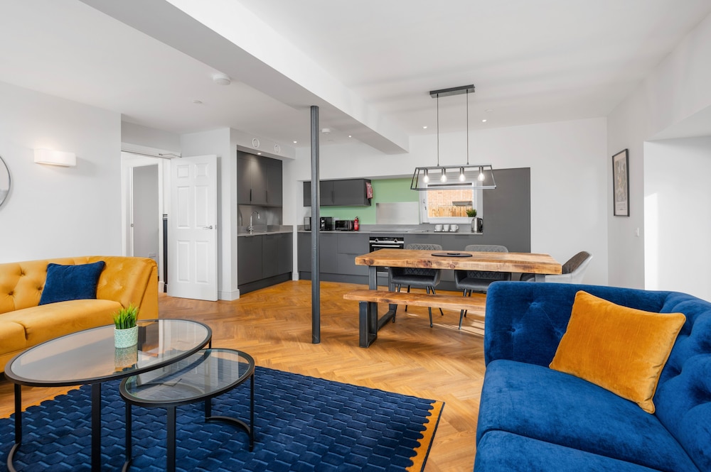 312 Reid's Corner by Stay Dunfermline — 4-Star Luxury Hotel in Dunfermline, United Kingdom
