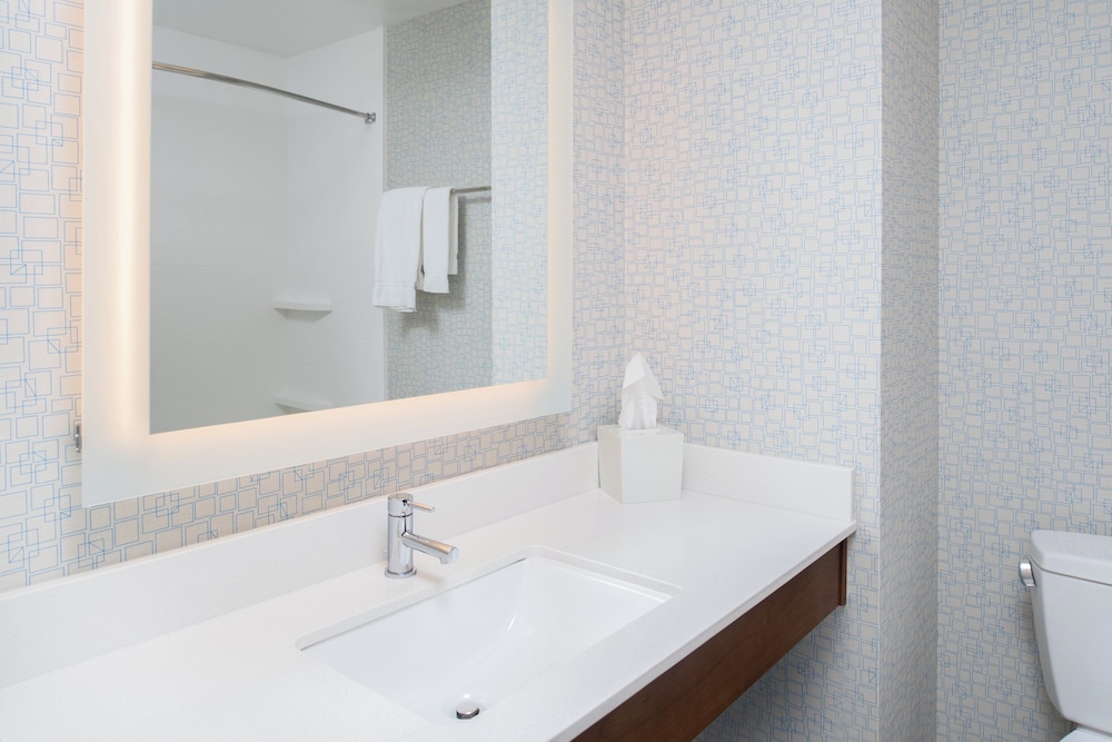 Holiday Inn Express Hotel & Suites Bismarck by IHG - photo 12