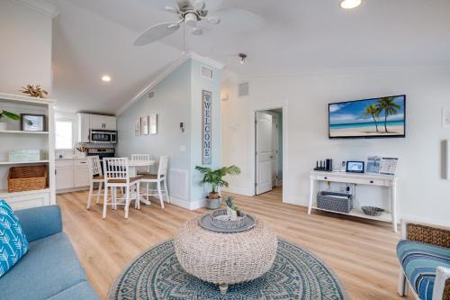 Steps to the Beach Modern Beach Bungalow — Holmes Beach — photo 5
