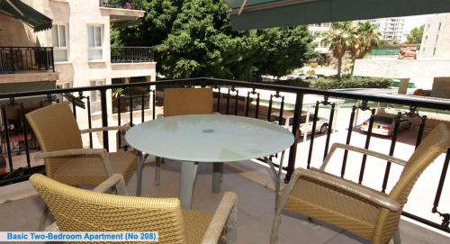 Les Sirenes Apartments