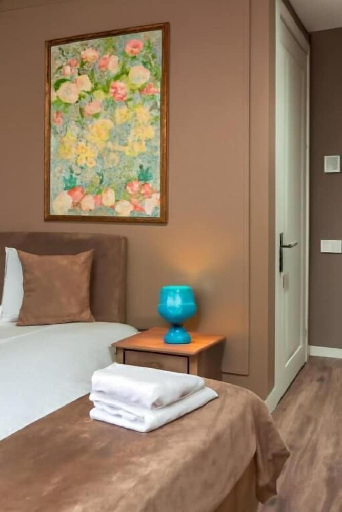 Parliament Hotel & Restaurant — 4-Star Luxury Hotel in Baku, Azerbaijan