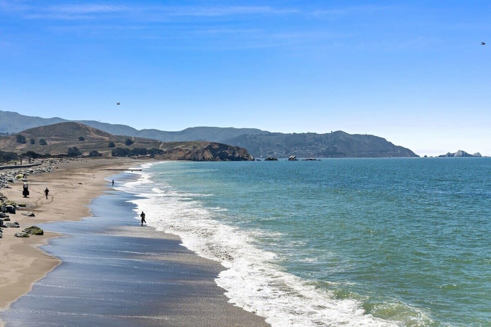 @ Marbella Lane Home with Majestic Ocean Views — 4-Star Luxury Hotel in Pacifica, United States