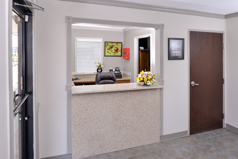 Briarwood Inn Of Geneva - photo 3