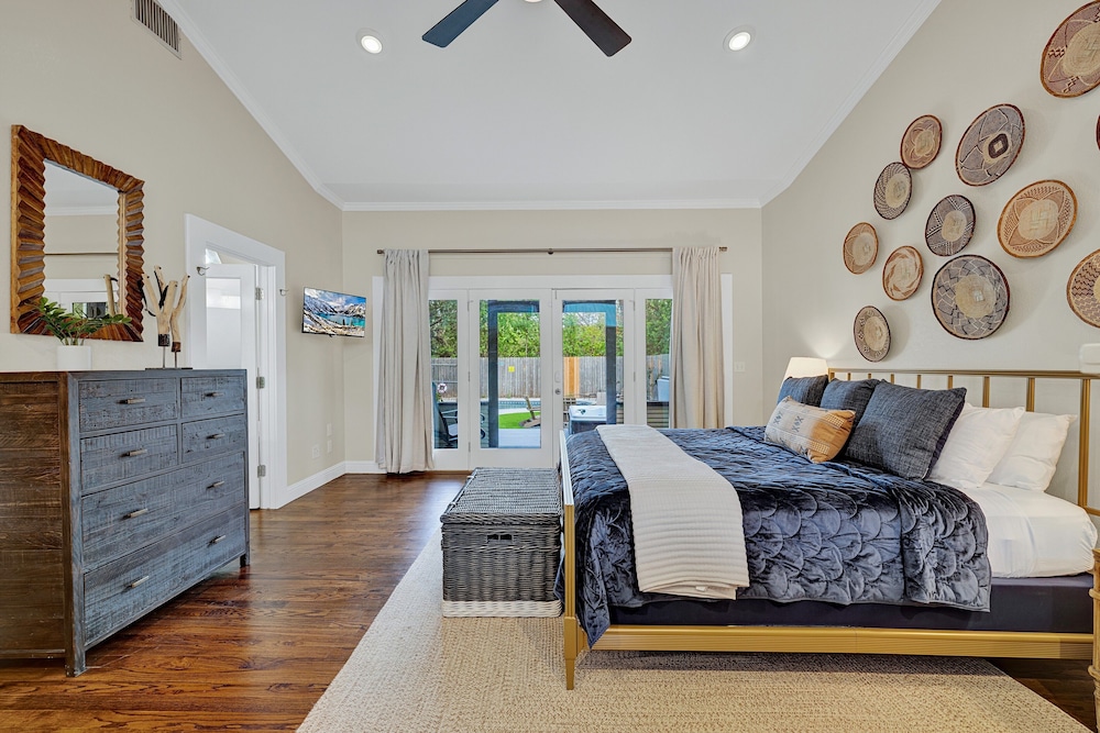 Heart of Fredericksburg With Pool Hot tub&grill - photo 5