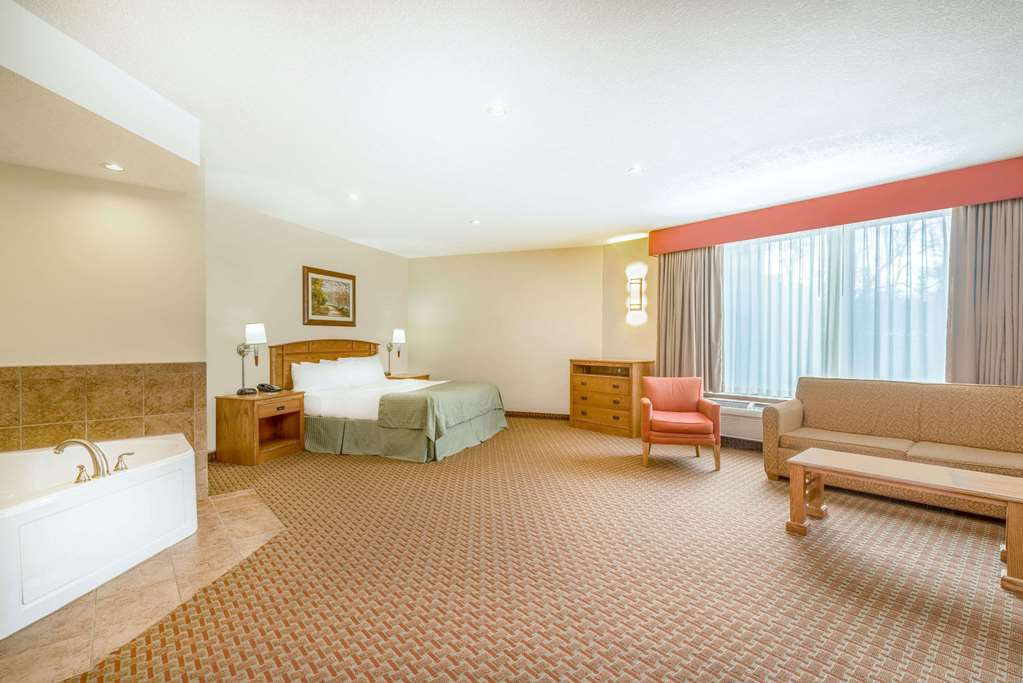 Ramada by Wyndham Des Moines Tropics Resort & Conference Ctr - photo 19