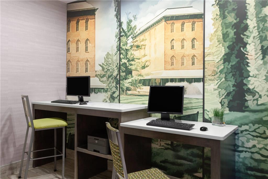 La Quinta Inn & Suites by Wyndham Columbus Edinburgh - photo 41