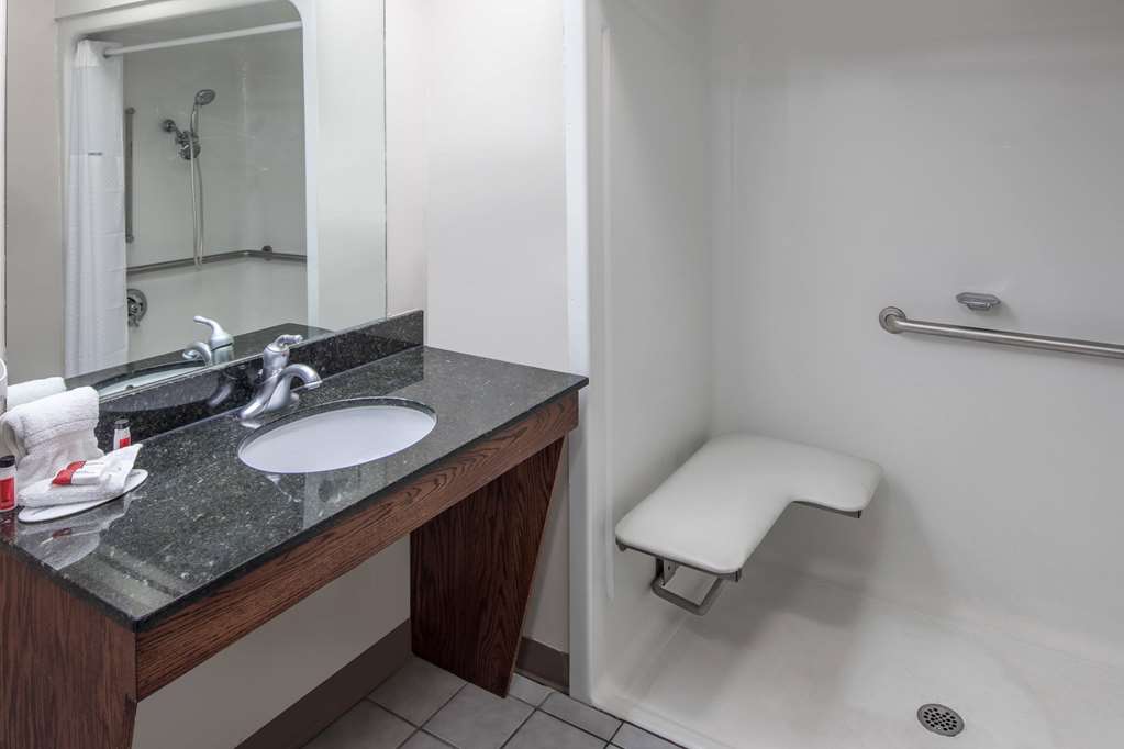 Baymont by Wyndham Cleveland - photo 13