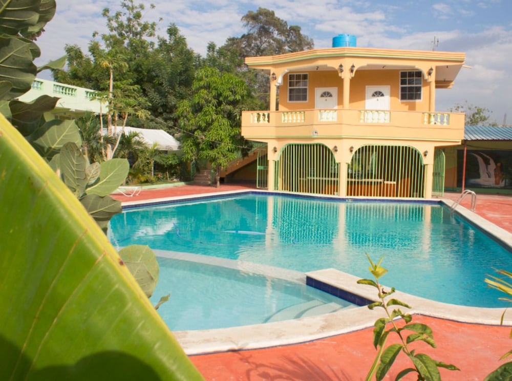 La Cayenna Hôtel et Restaurant in Port-Au-Prince, Haiti