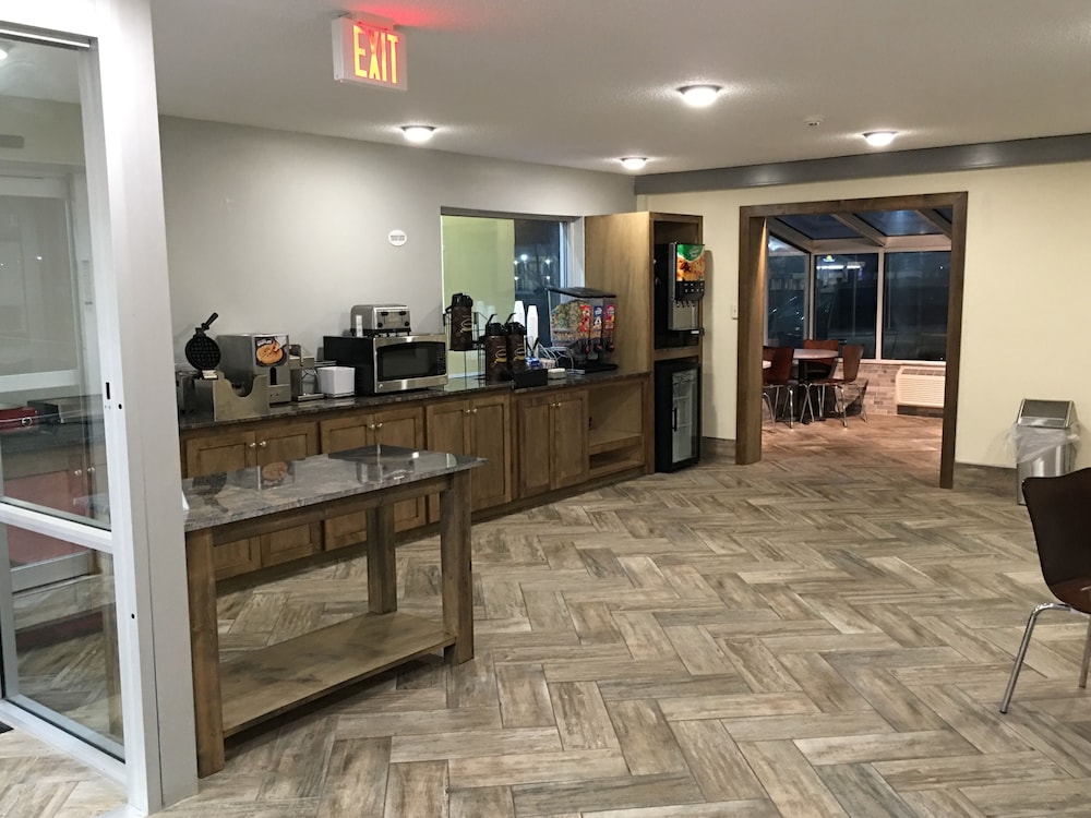 Super 8 by Wyndham Meridian - photo 6