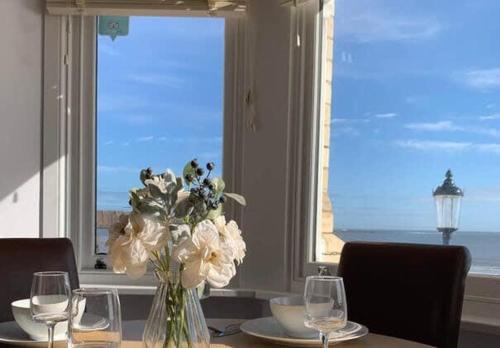 Apartment 14 The Moorings Beachfront & panoramic sea views