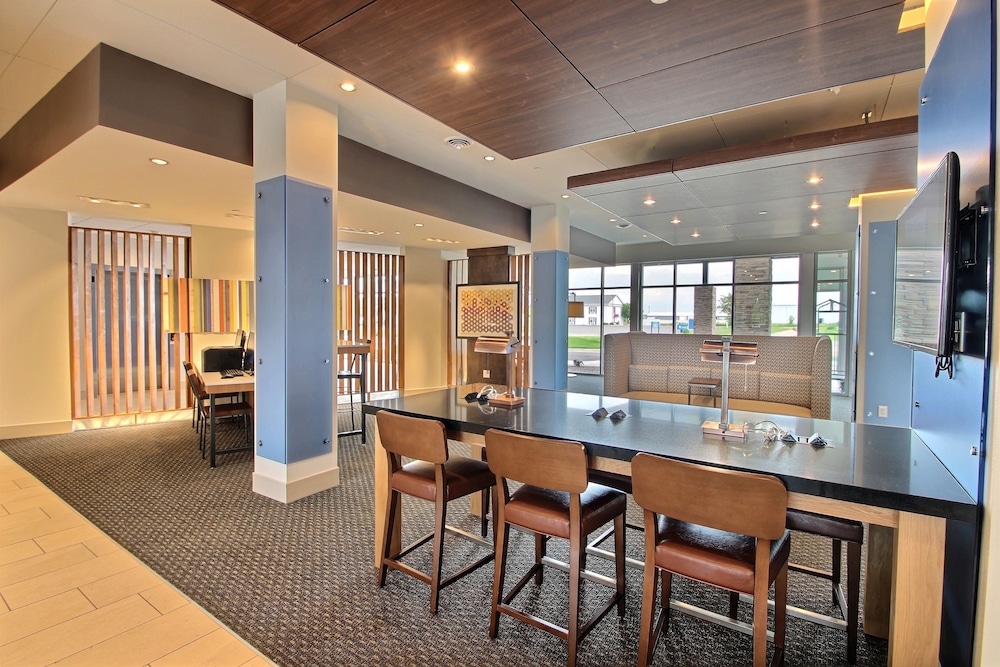 Holiday Inn Express & Suites Fond Du Lac by IHG - photo 30