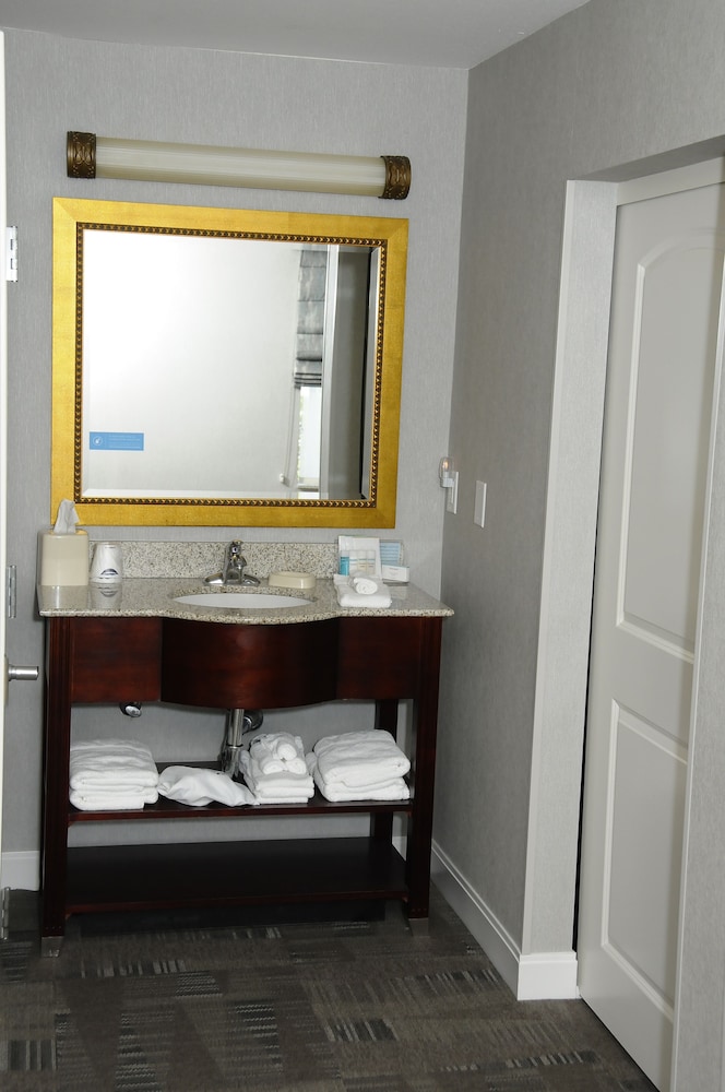 Hampton Inn & Suites Redding - photo 24