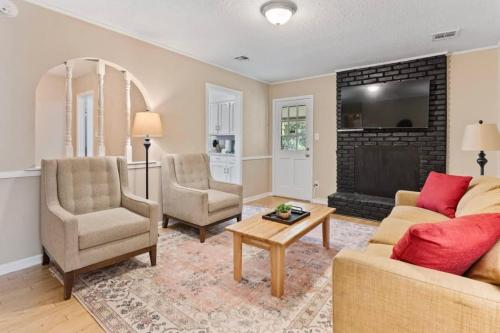 Near Parks Dining Shopping Glade Park Gem — Montgomery