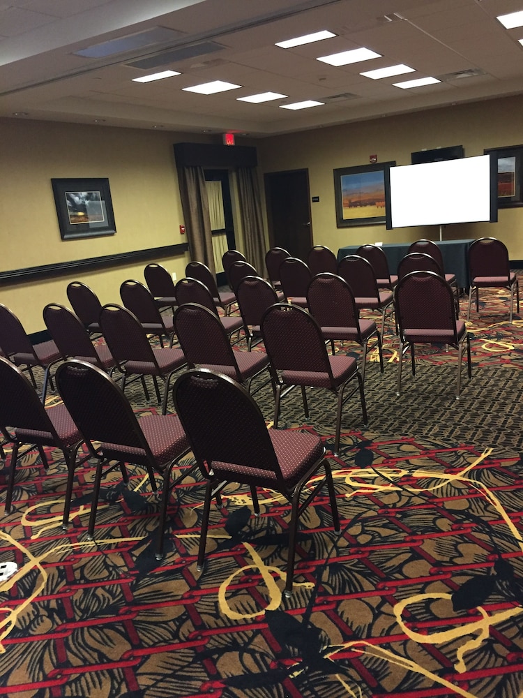 Hampton Inn & Suites Bismarck Northwest - photo 29
