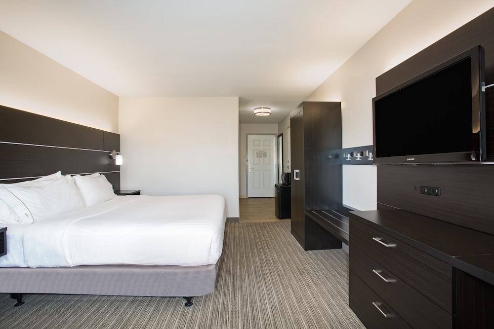 Holiday Inn Express Hotel & Suites Ft. Collins by IHG - photo 7