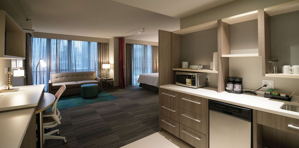Home2 Suites by Hilton Chicago River North - photo 12