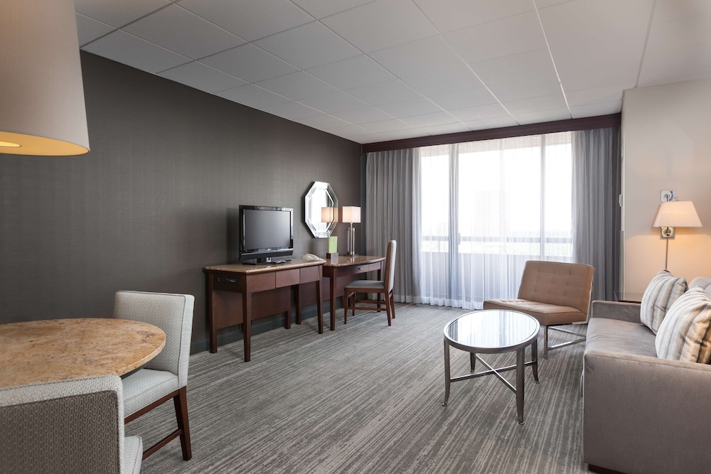 DoubleTree by Hilton Hotel & Suites Houston by the Galleria - photo 30