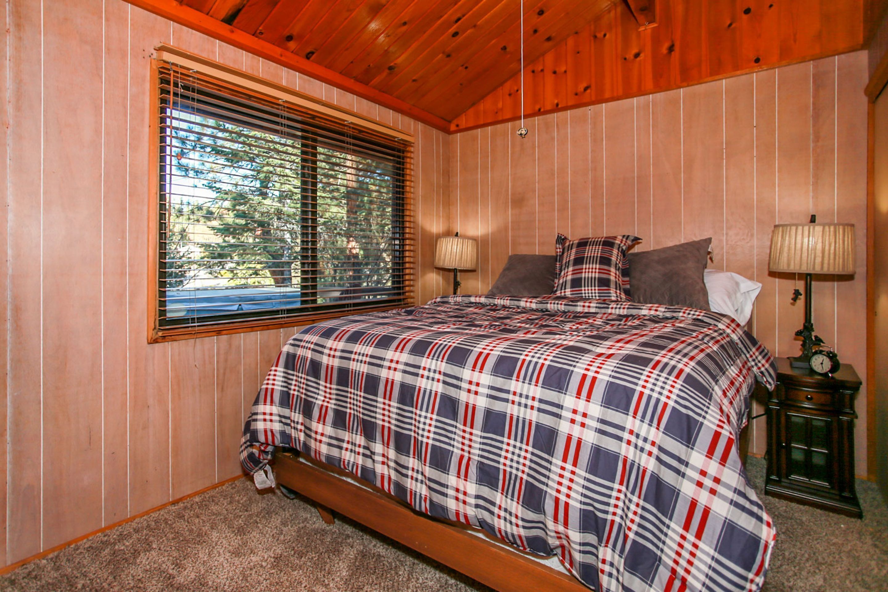 Moonlight Lodge — 4-Star Luxury Hotel in Big Bear Lake, United States