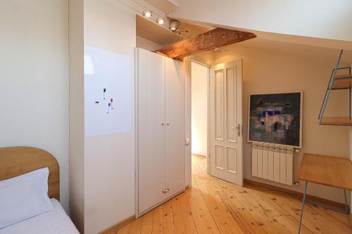 Bright 3BR Apartment in Old Tbilisi by Wehost