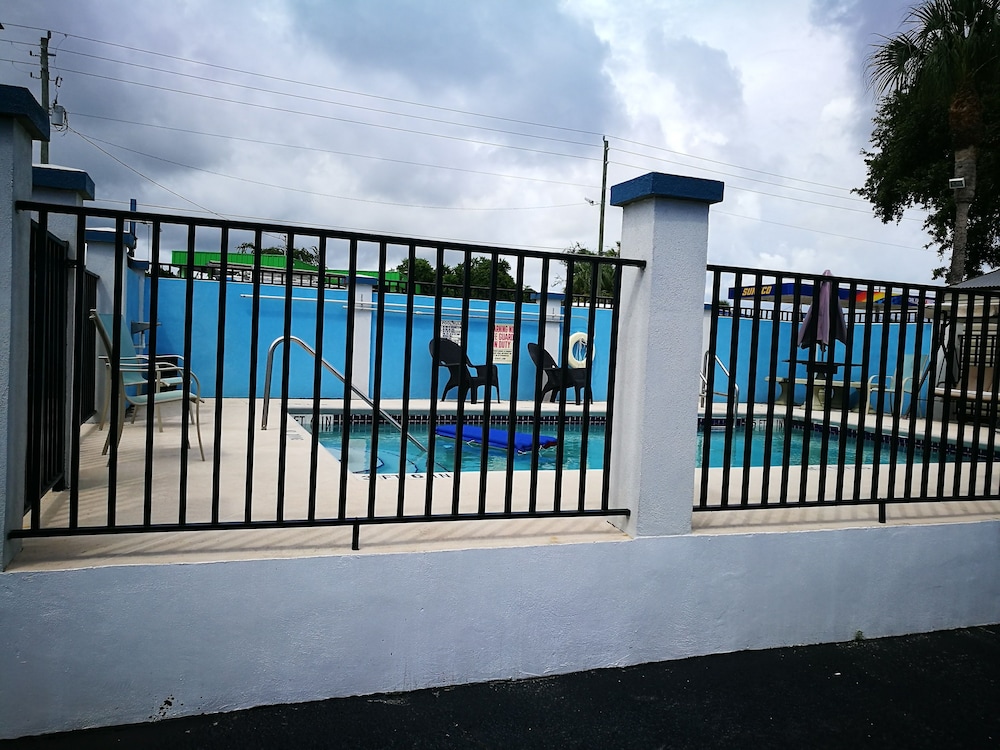 Merida Inn and Suites - photo 28