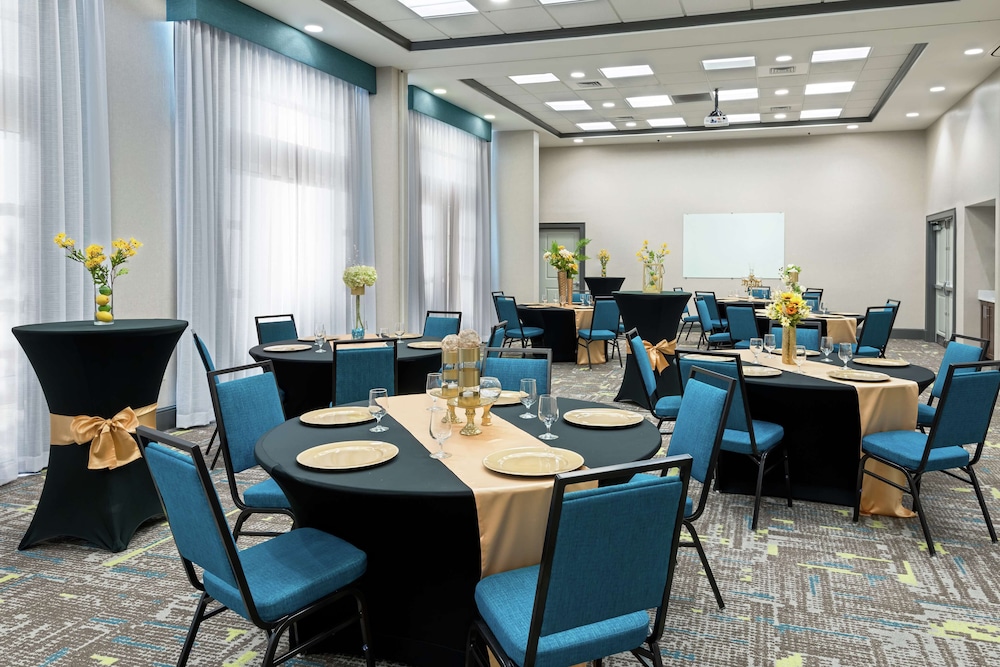 Hampton Inn & Suites Orlando Airport @ Gateway Village - photo 37
