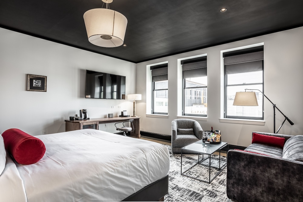 Bottleworks Hotel - photo 18