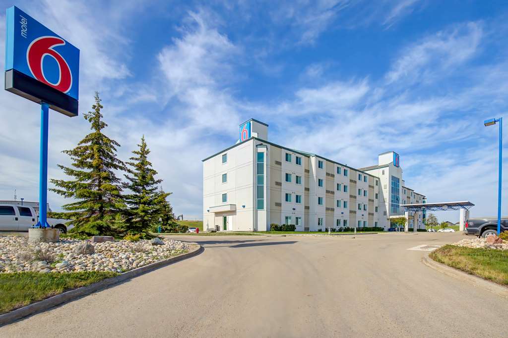 Motel 6 Grande Prairie AB in Grande Prairie, Canada