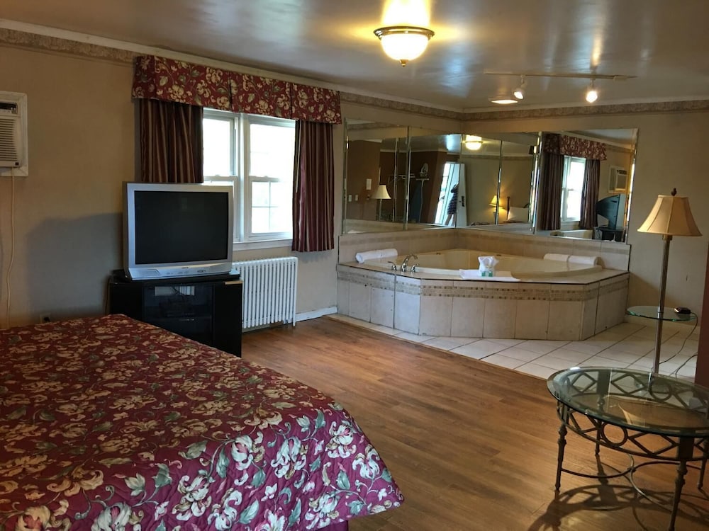 Colonie inn and Suites - photo 7