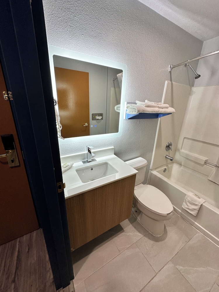 Microtel Inn by Wyndham Gallup - photo 18
