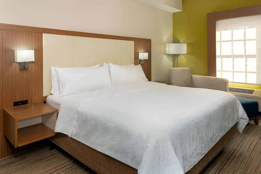 Holiday Inn Express & Suites Naples North Bonita Springs by IHG - photo 11
